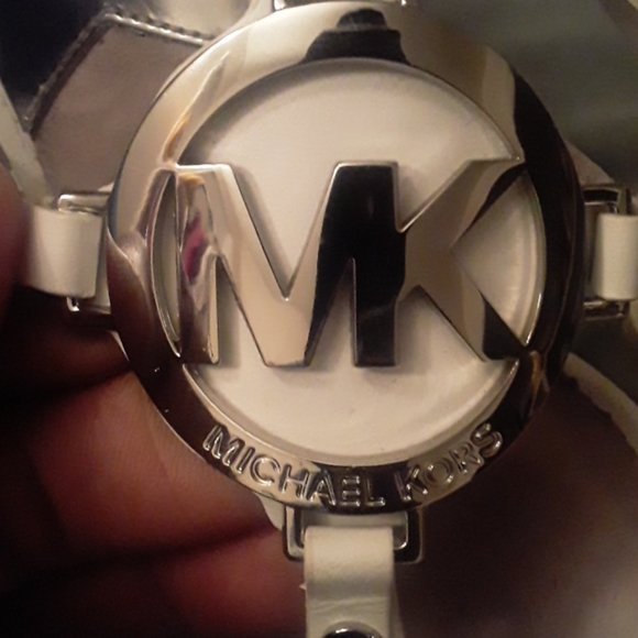 MK Heels - Picture 2 of 4